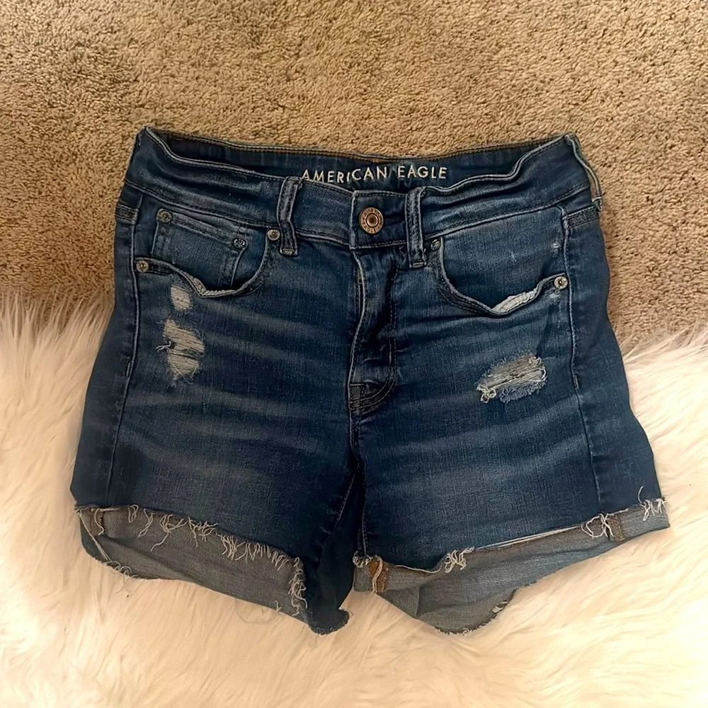 ✨AE 🦅 Distressed Shorts✨ - Picture 1 of 4